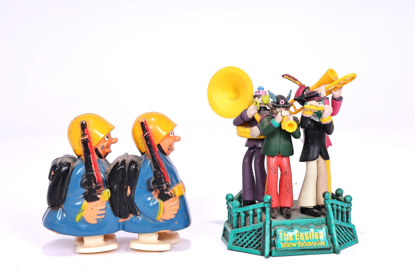 Vintage Toy Marx Hap&Hop Soldiers And The Beatles Yellow Submarine Ornament (1 of 6)