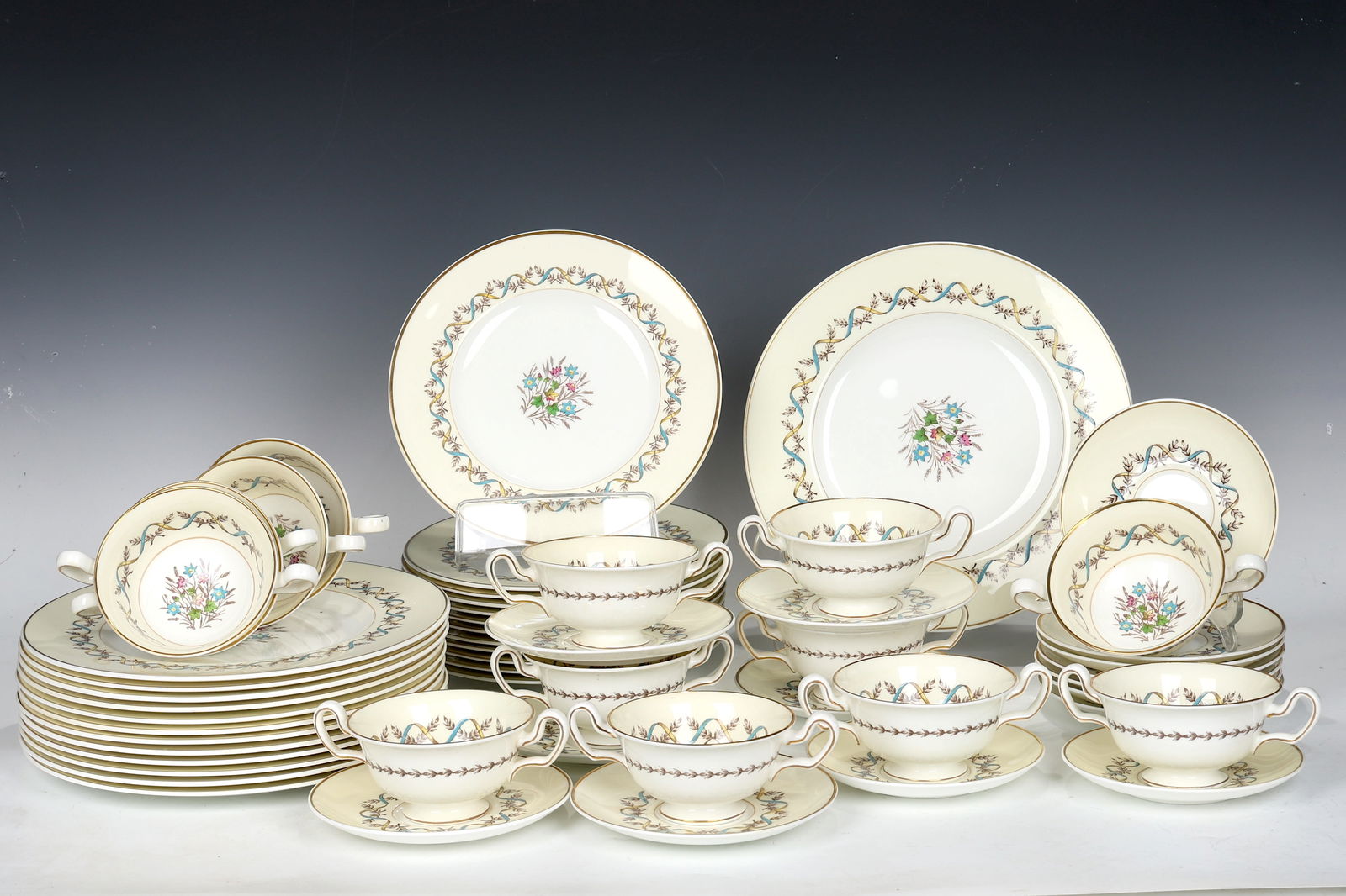 Group Of Vintage Wedgwood Bone China England Pink Sandringham Dining Set (1 of 11)