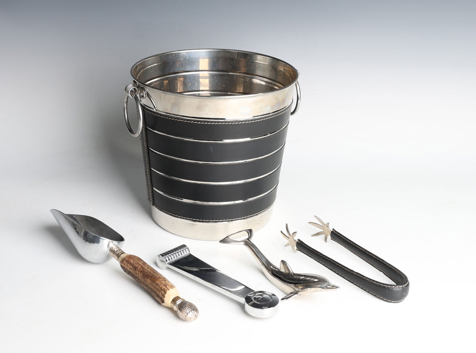 Vintage Set Black Leather & Stainless Steel Ice bucket With Accessories: Vintage Set Black Leather & Stainless Steel Ice bucket With Accessories (Bucket: 20 x 20 cm, Accessories: about 26 x 6 x 4 cm)
