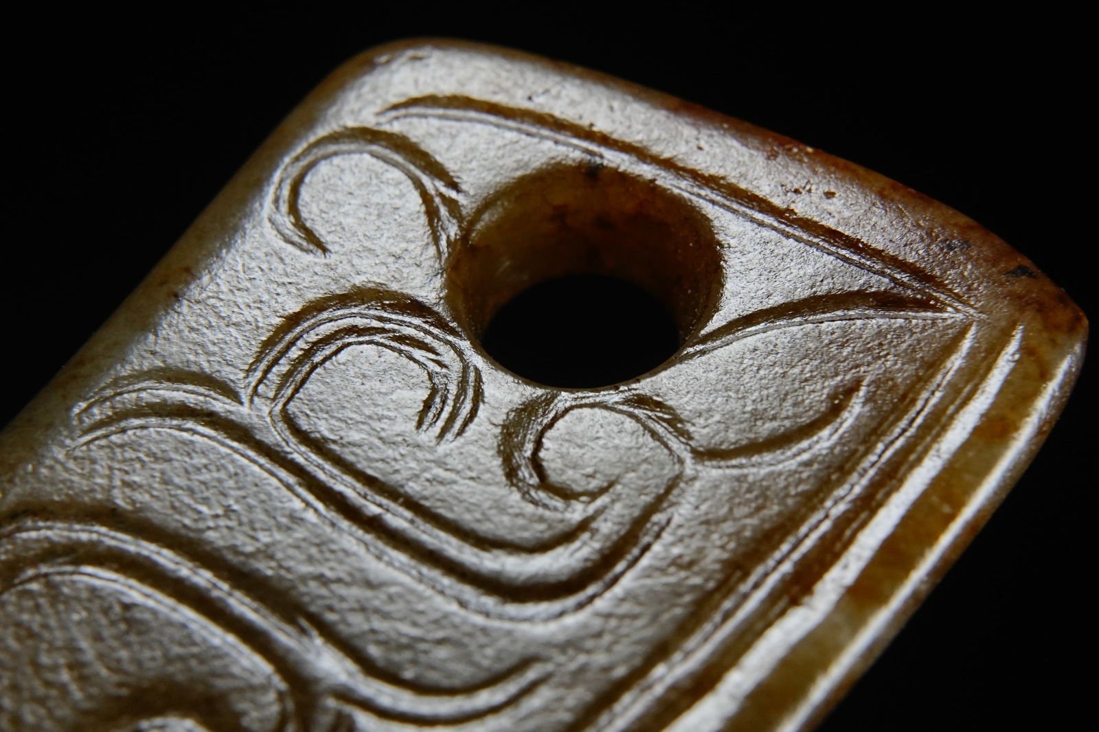 Jade Dragon Pattern Huang - 3