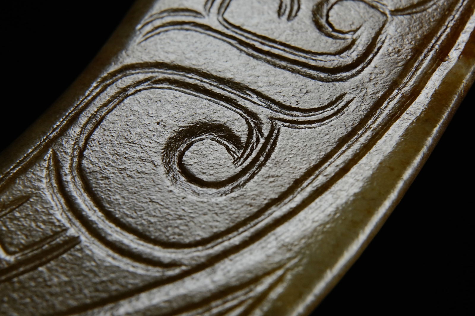 Jade Dragon Pattern Huang - 4