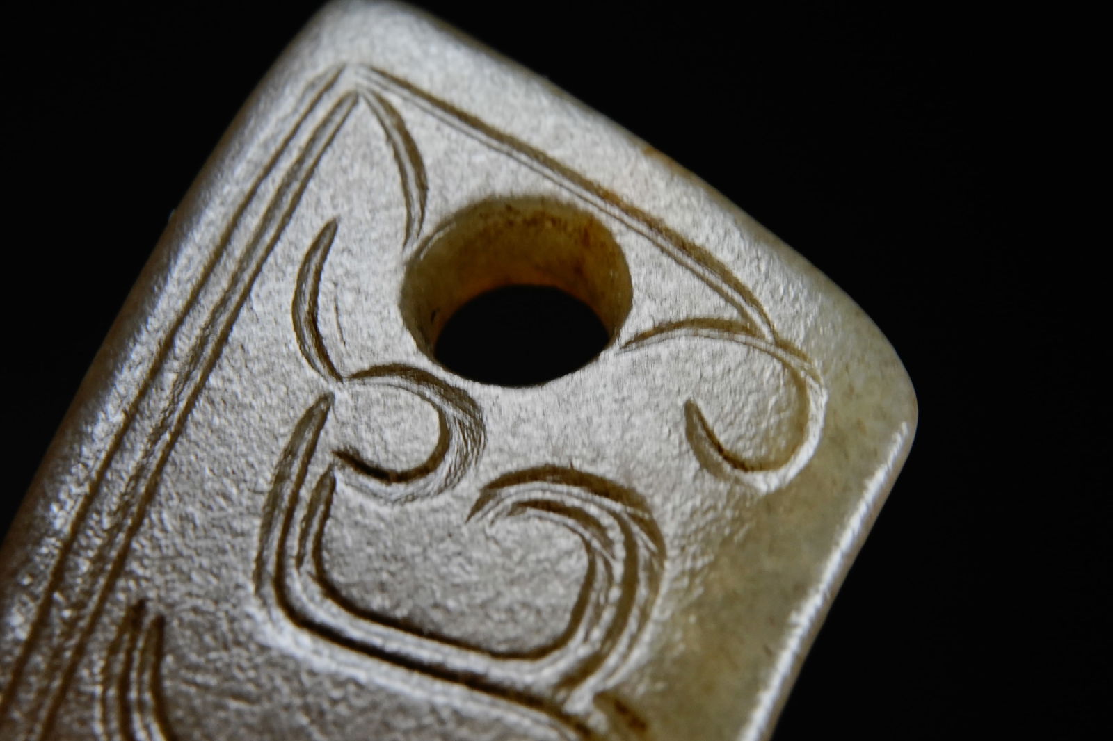 Jade Dragon Pattern Huang - 7