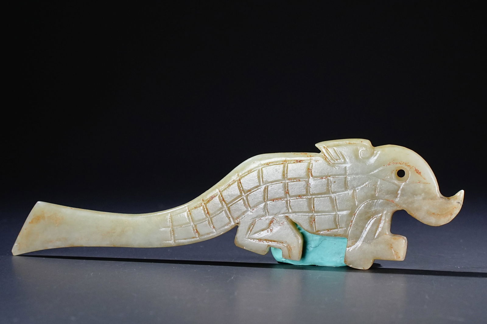 Jade Beast Shape Flake: Jade Beast Shape Flake (9 x 2.5 x 0.45 cm)