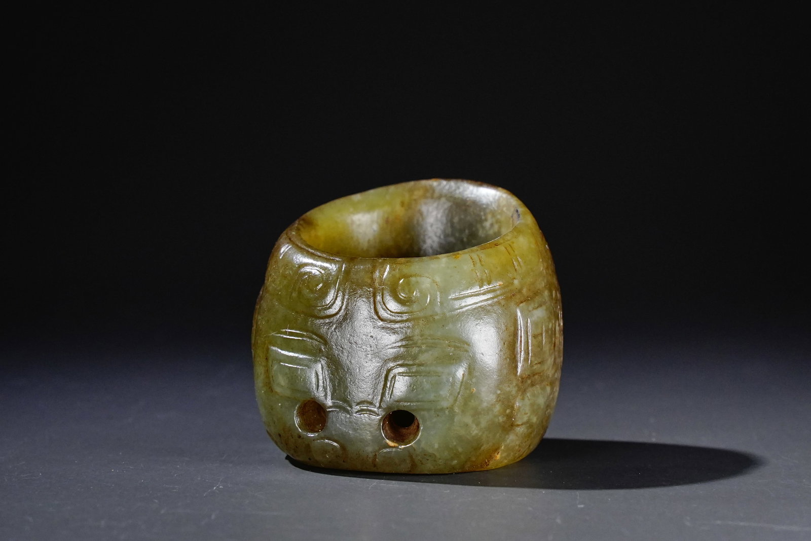 Jade Beast Face Pattern Thumb Ring: Jade Beast Face Pattern Thumb Ring (3.4 x 3.1 x 3 cm)