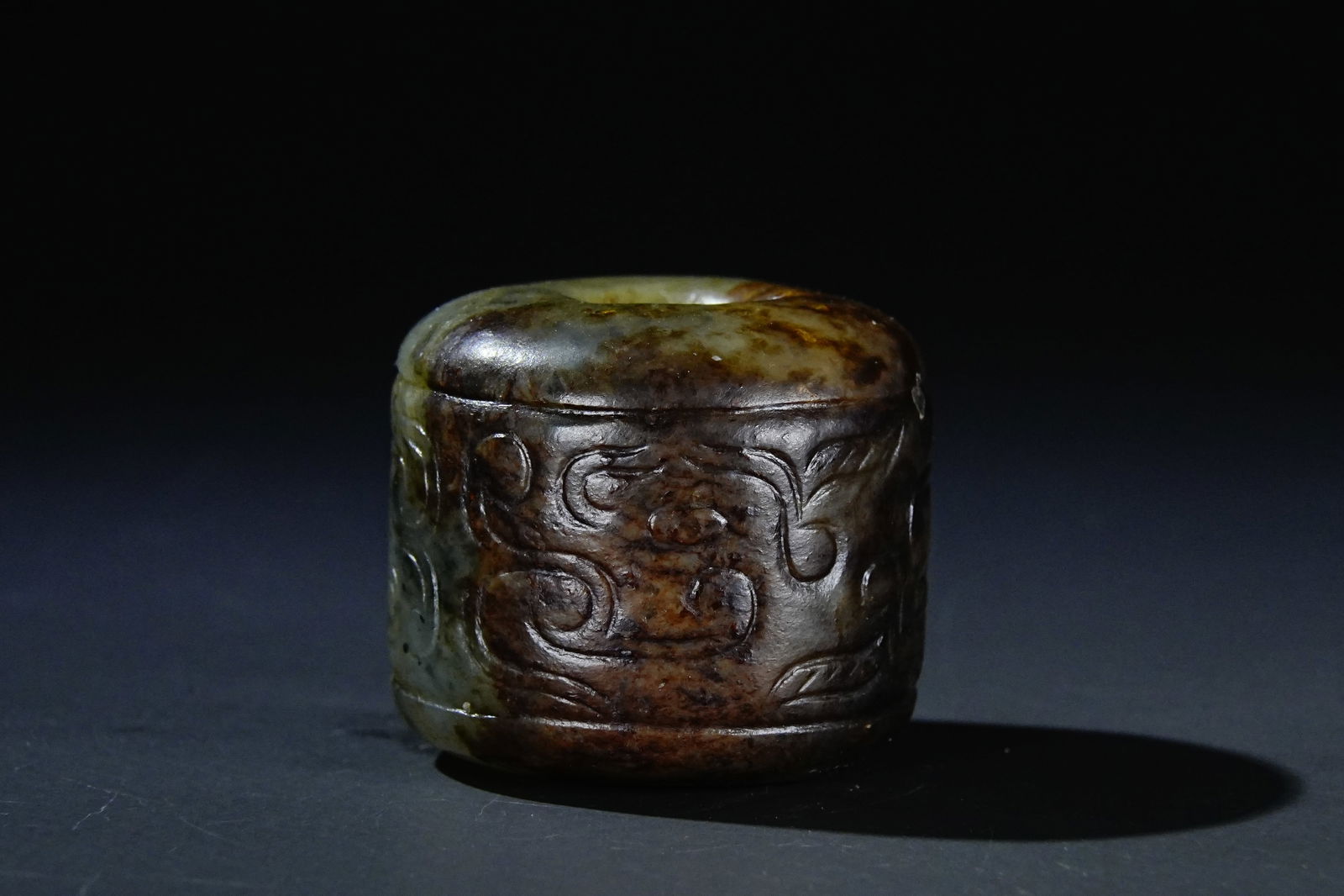 Jade Dragon with Cloud Pattern Lezi: Jade Dragon with Cloud Pattern Lezi (2.3 x 2 cm)