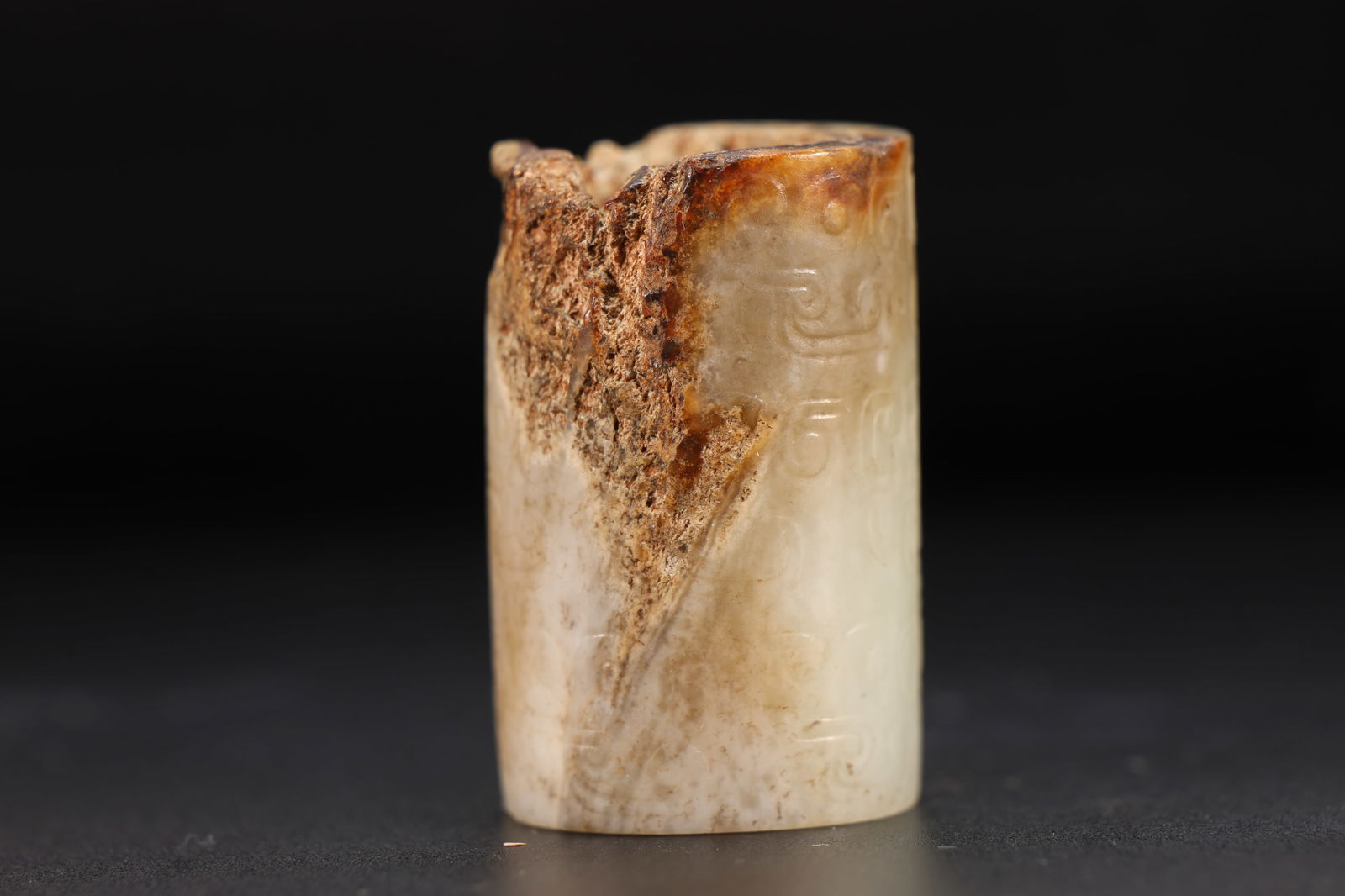 Jade Carved Beast Face Pattern Ornament: Jade Carved Beast Face Pattern Ornament (4.3 x 2.5cm)