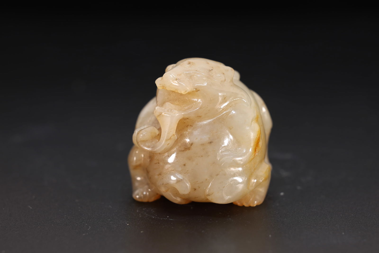 Jade Carved Bear Shape Ornament: Jade Carved Bear Shape Ornament (4 x 3.5 x 3.5cm)