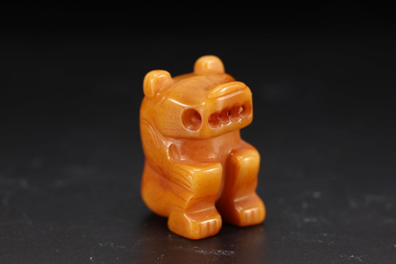 Jade Carved Beast Shape Ornament: Jade Carved Beast Shape Ornament (3.3 x 2 x 2cm)