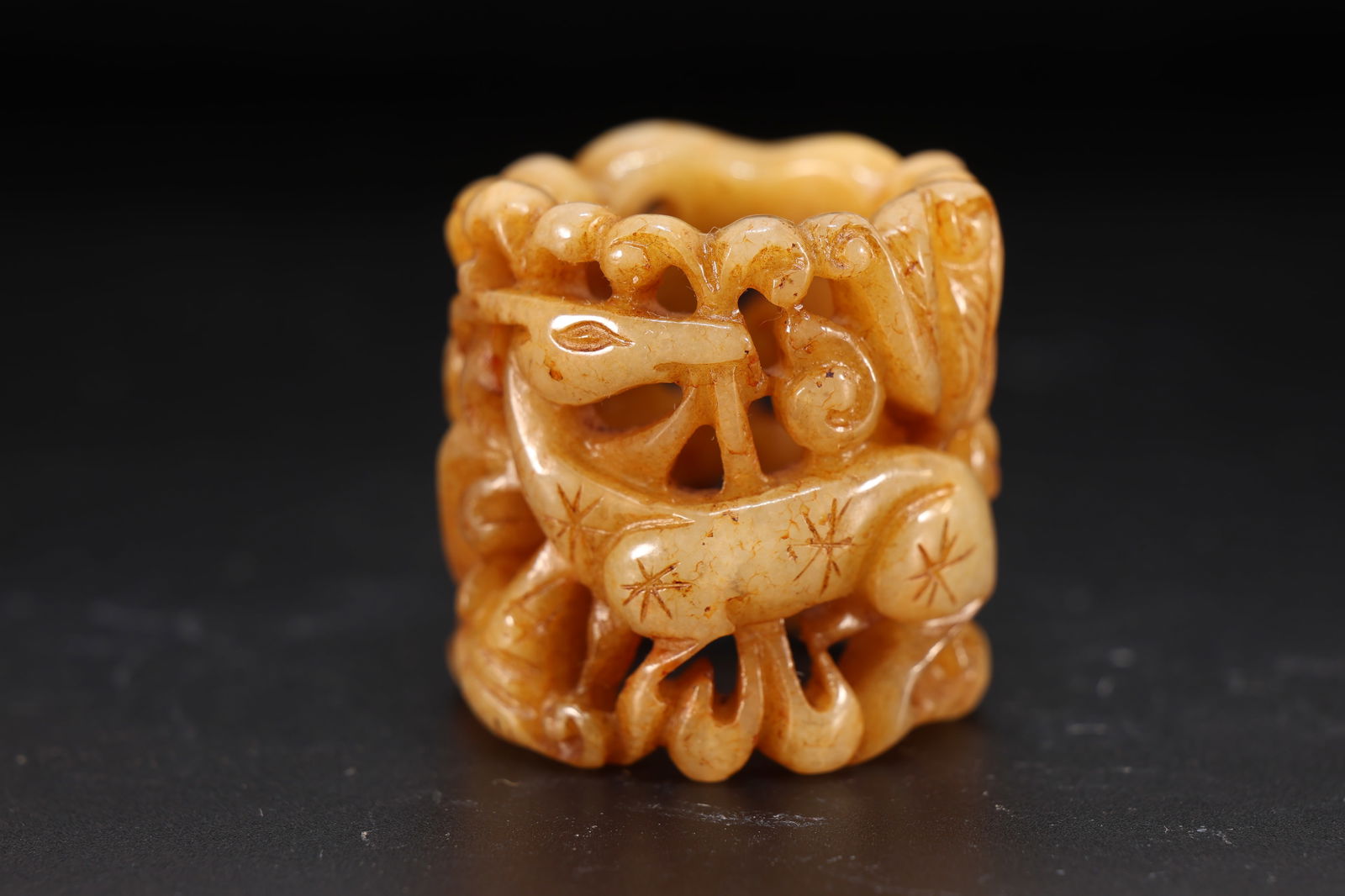 Jade Carved Deer Pattern Thumb Ring: Jade Carved Deer Pattern Thumb Ring (3.5 x 3.3cm)