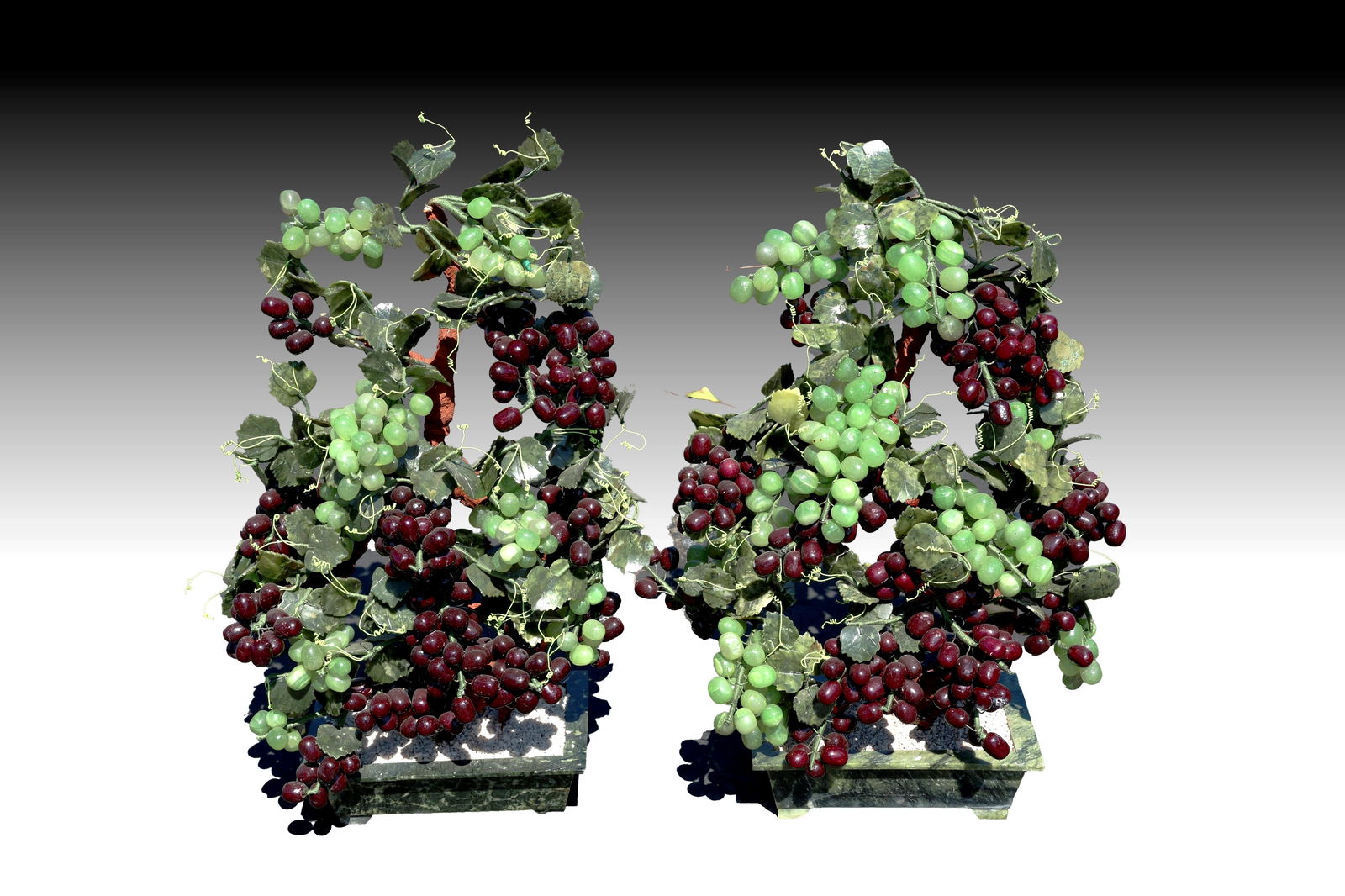Pair Of Large Grape Vines Green Jade Tree With Pot: Pair Of Large Grape Vines Green Jade Tree With Pot (32 x 39 x 27 cm)