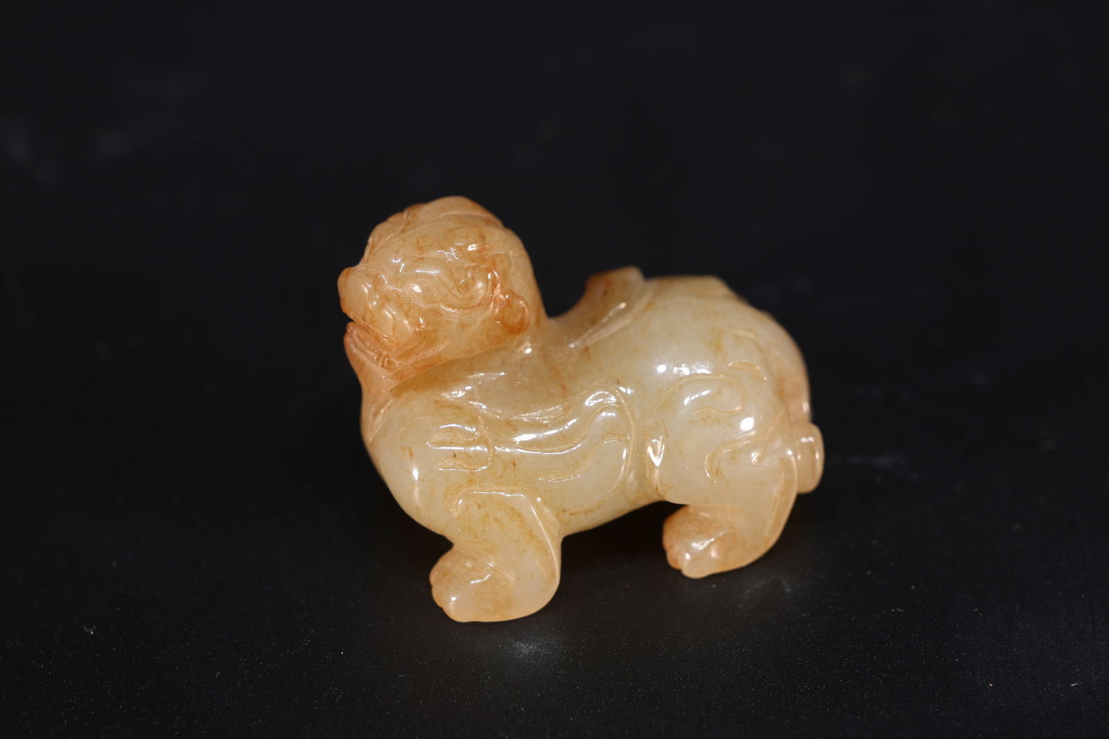 Jade Carved Beast Shape Ornament: Jade Carved Beast Shape Ornament (3.5 x 2.5 x 3cm)