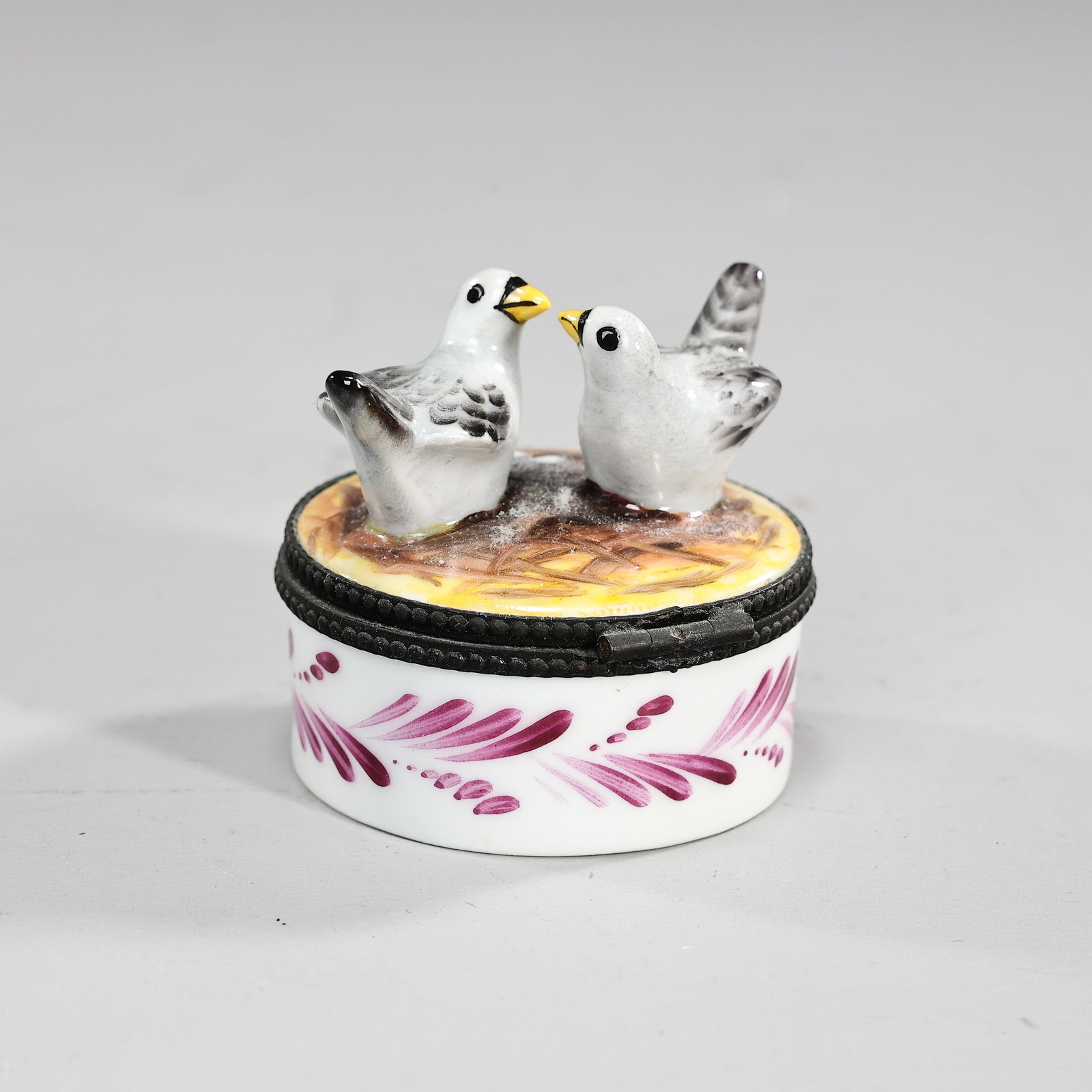 France Limoges Love Birds Peint Main Porcelain Trinket Box: France Limoges Love Birds Peint Main Porcelain Trinket Box (4.5 x 5 cm)