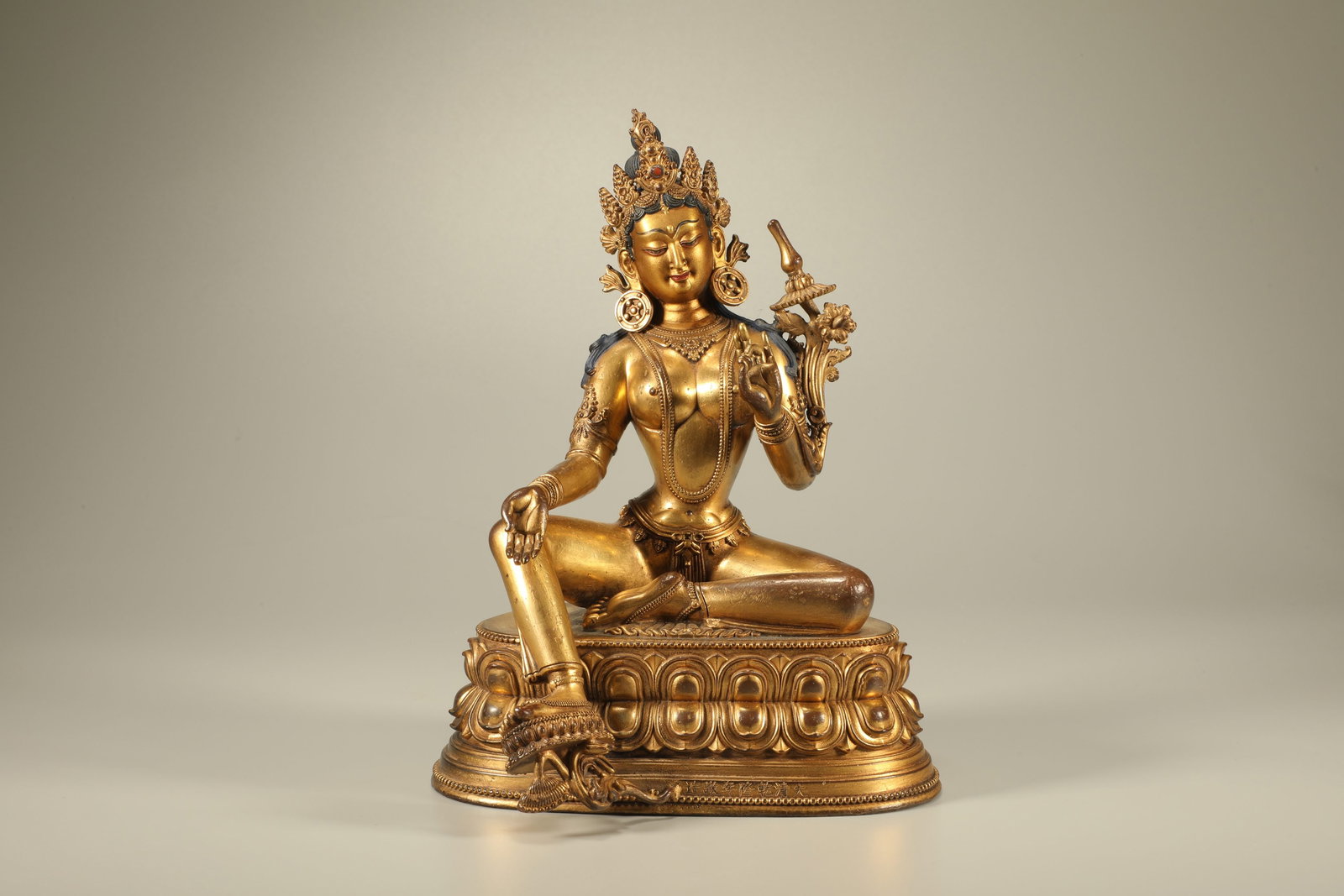 Gilt Bronze White Tara Figure: Gilt Bronze White Tara Figure (20.5 x 15.5 x 10.5cm)