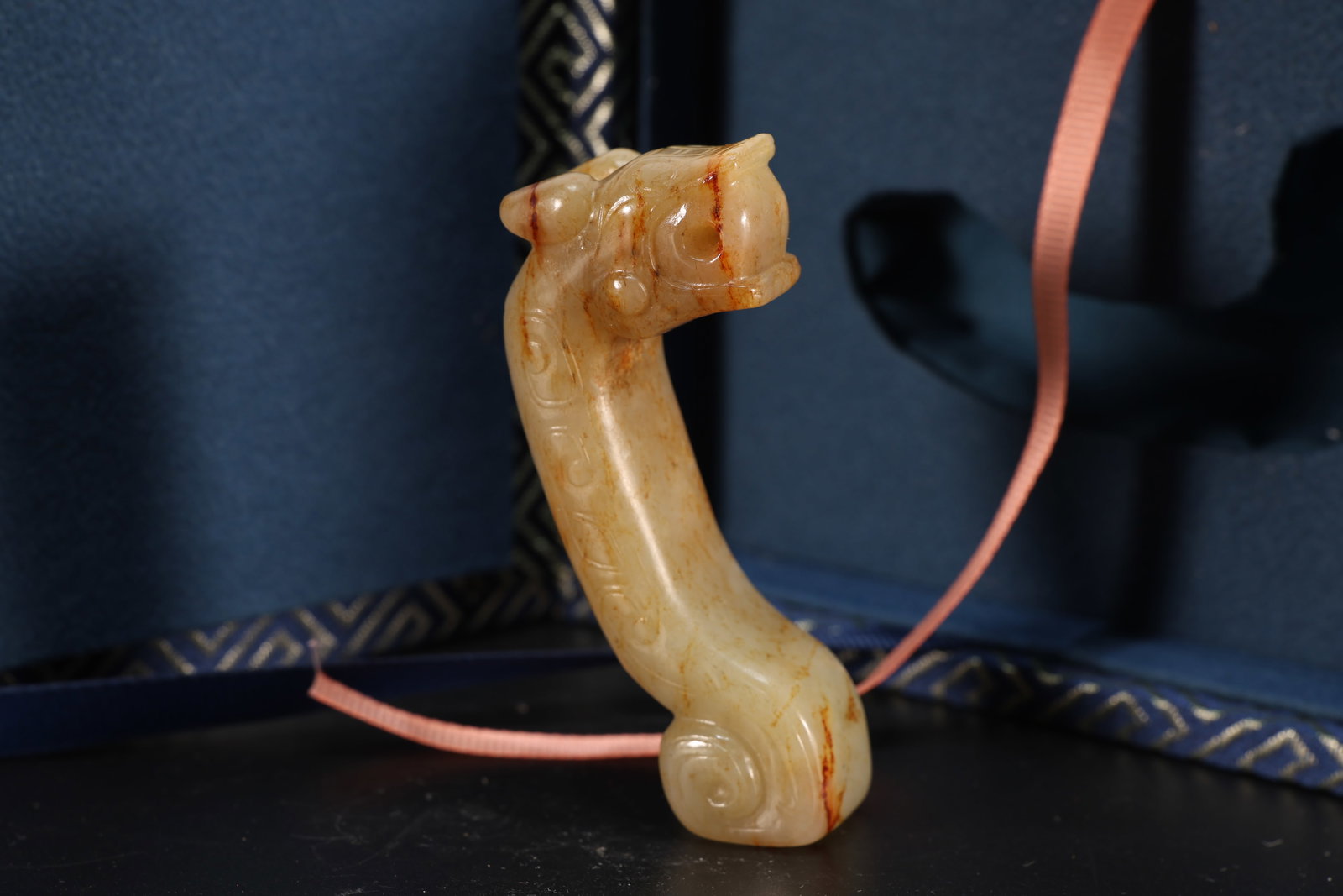 Jade Carved Dragon Pattern Dragon Shape Ornament: Jade Carved Dragon Pattern Dragon Shape Ornament (8 x 3 x 2cm)