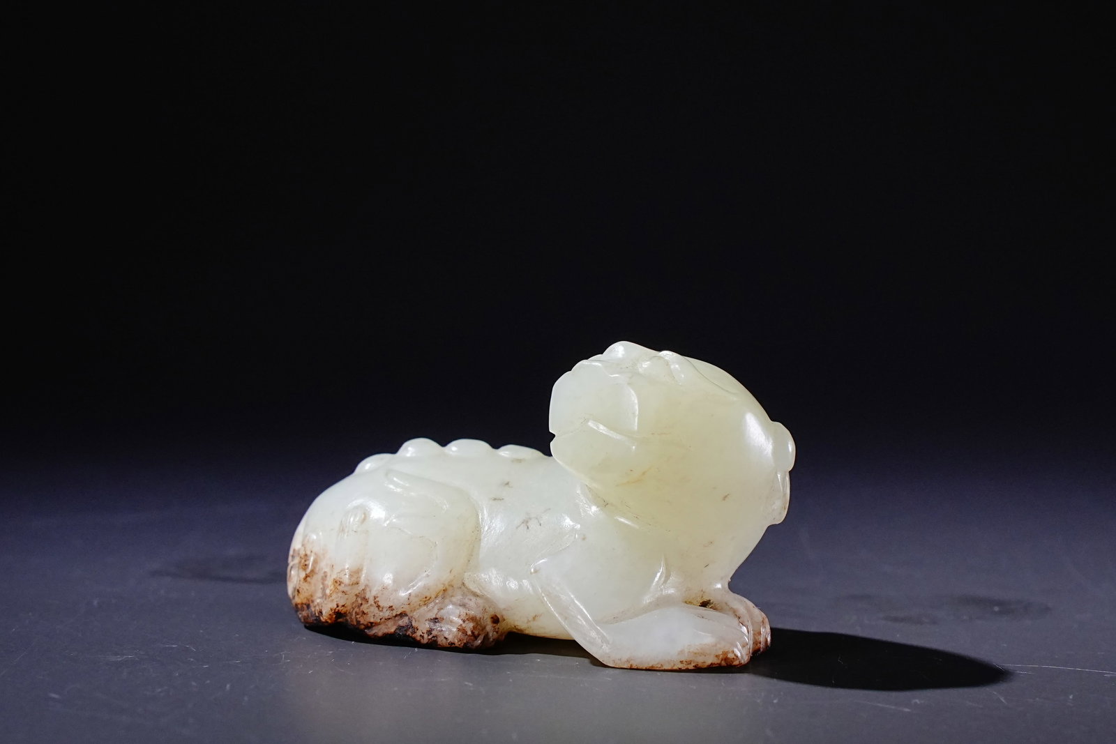 Jade Carved Beast Shape Ornament: Jade Carved Beast Shape Ornament (4.3 x 2.2 x 2.5cm)