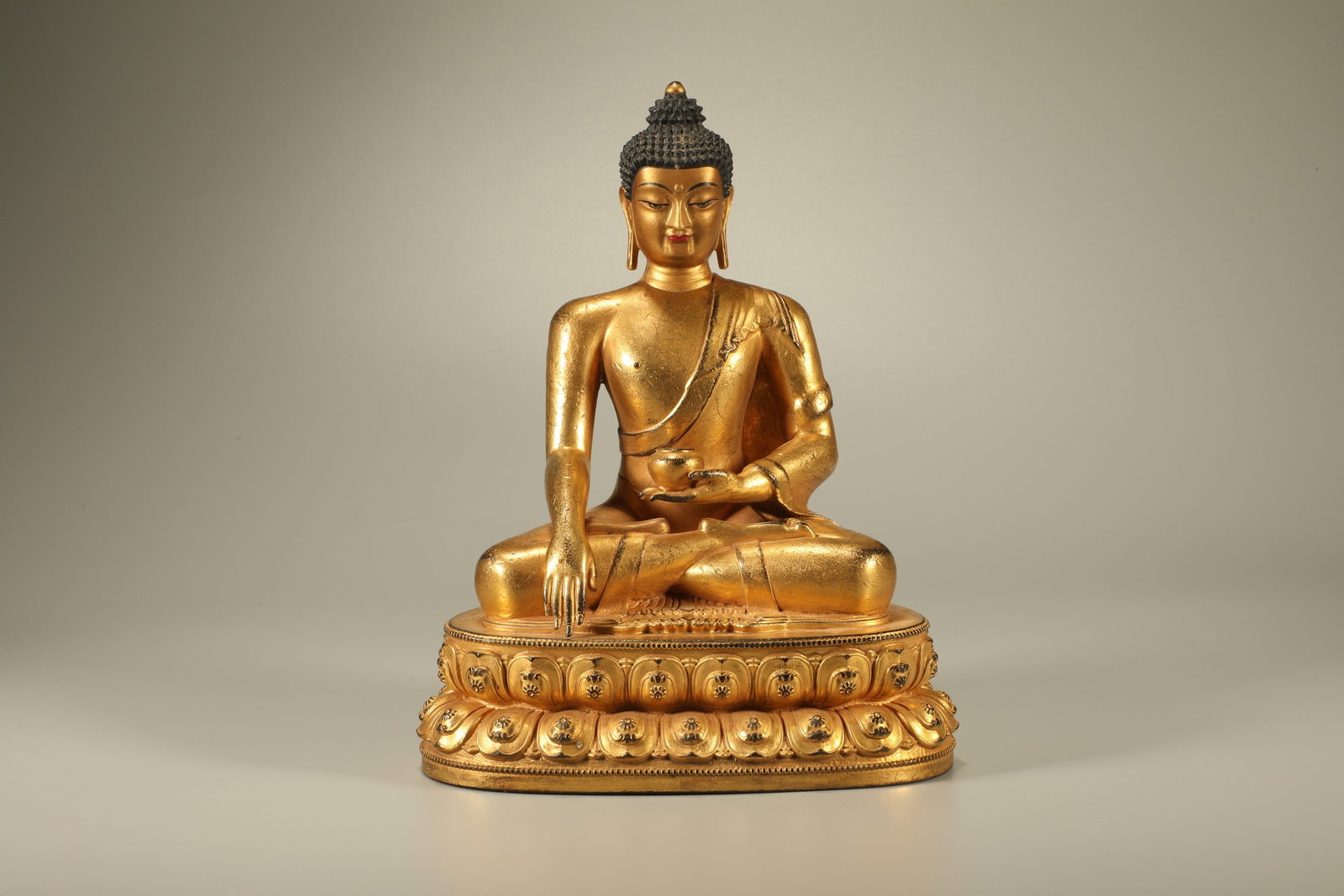 Gilt Bronze Sakyamuni Figure: Gilt Bronze Sakyamuni Figure (24 x 17 x 13cm)