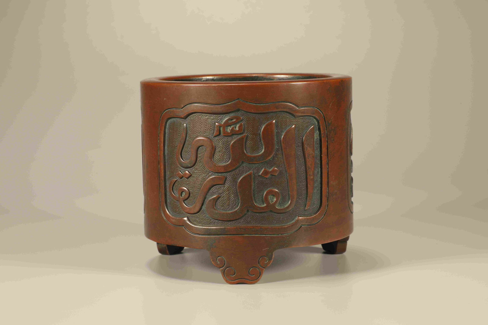 Bronze Carved Arven Pattern Incense Burner: Bronze Carved Arven Pattern Incense Burner (11 x 12cm)