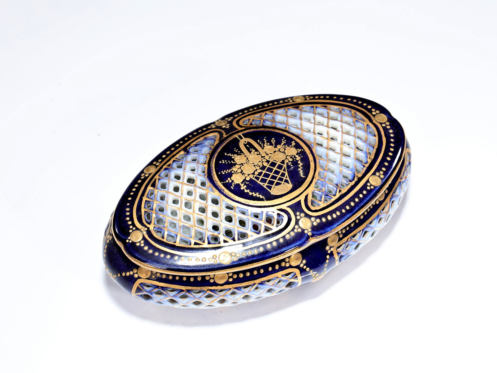 Vintage 18th Sèvres Blue France Porcelain Jewelry Filigree Box: Vintage 18th Sèvres Blue France Porcelain Jewelry Filigree Box (14 x 8.5 x 4.5 cm)