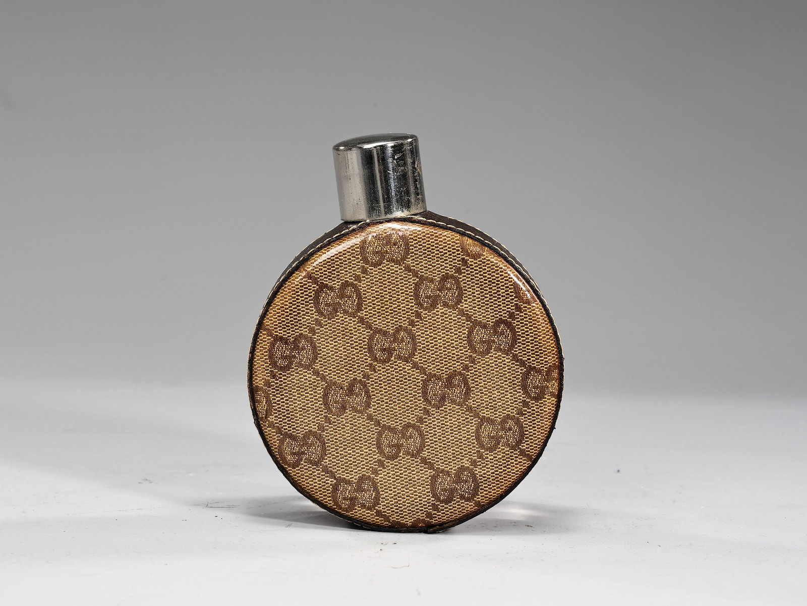 Gucci Monogram Tech & Travel Monogram Flask: Gucci Monogram Tech & Travel Monogram Flask (12 x 10 x 3.5 cm)