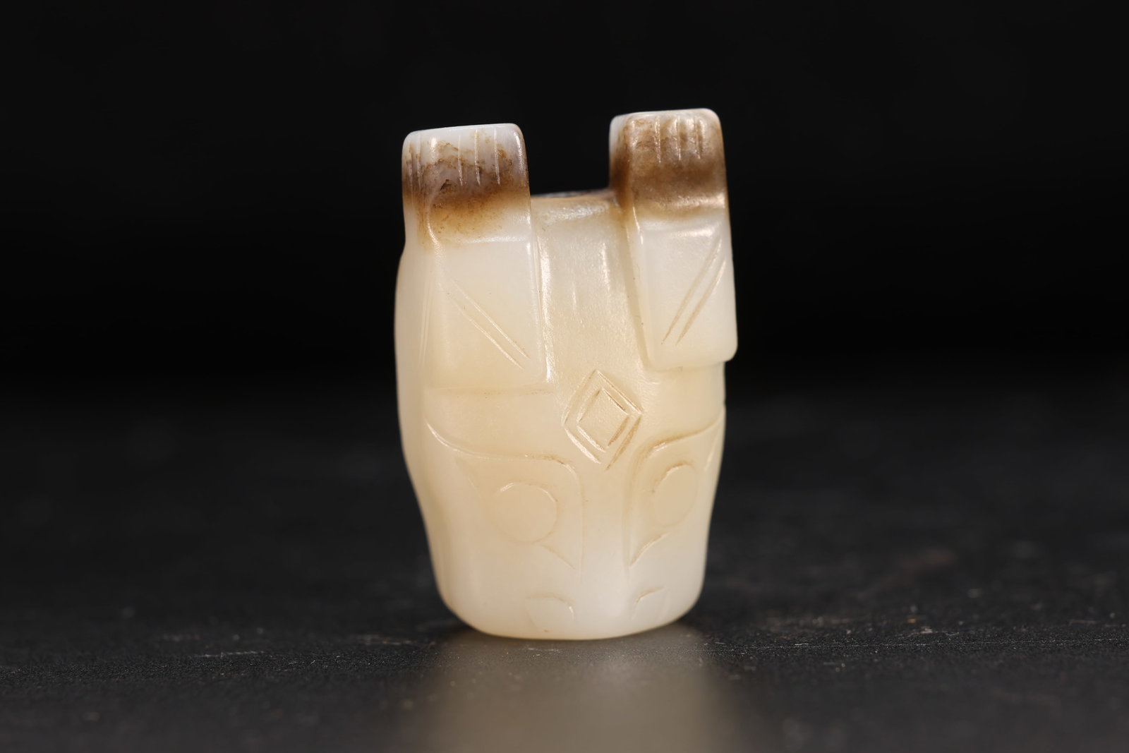 Jade Carved Beast Face Pattern Beast Head Shape Ornament: Jade Carved Beast Face Pattern Beast Head Shape Ornament (4.3 x 2.5 x 2cm)