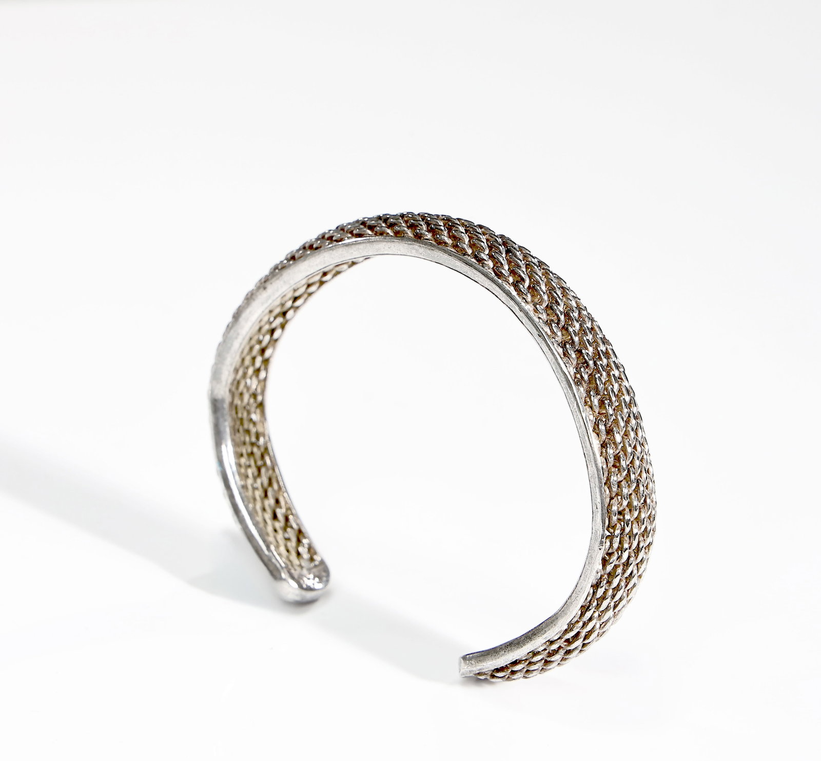 Tiffany & Co. Sterling Silver 925 Weave Braided Cuff Bangle: Tiffany & Co. Sterling Silver 925 Weave Braided Cuff Bangle (6 x 6.5 x 1 cm, weight: 25.8 grams)