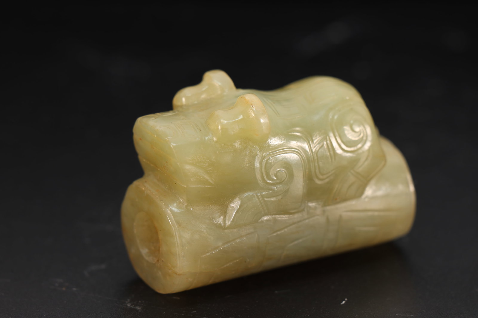 Jade Carved Beast Face Pattern Beast Shape Ornament: Jade Carved Beast Face Pattern Beast Shape Ornament (4.8 x 3.5 x 2cm)