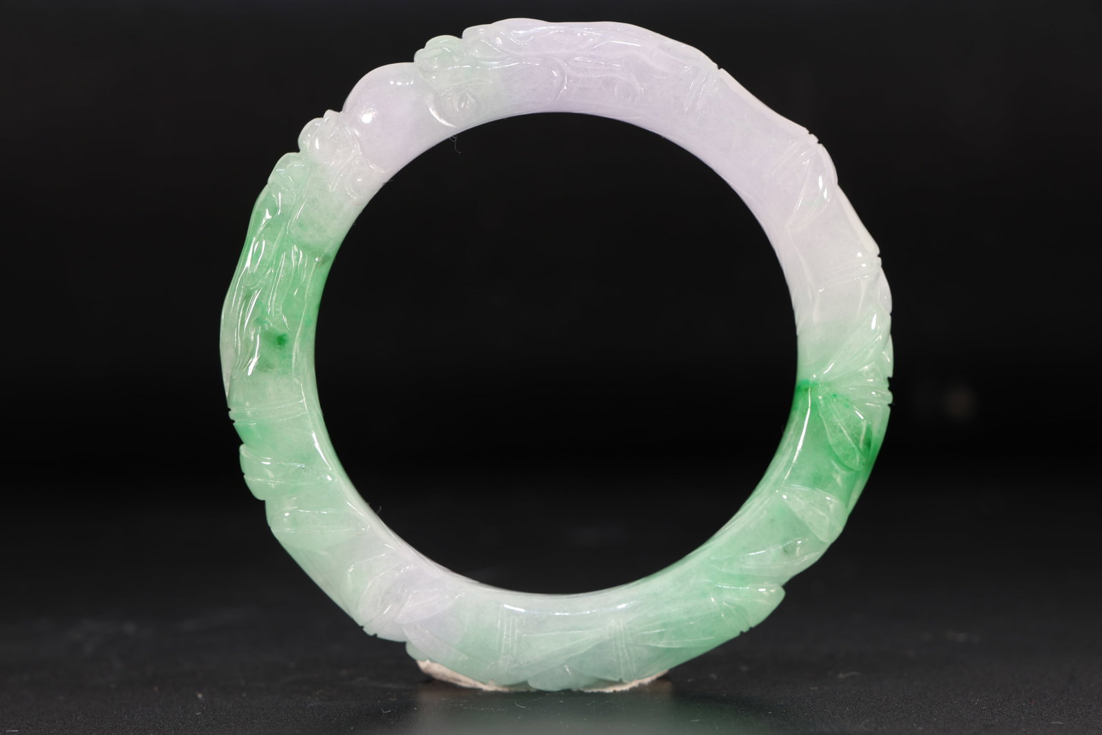 Jadeite Carved Dragon Pattern Bangle: Jadeite Carved Dragon Pattern Bangle (7.8 x 1cm)