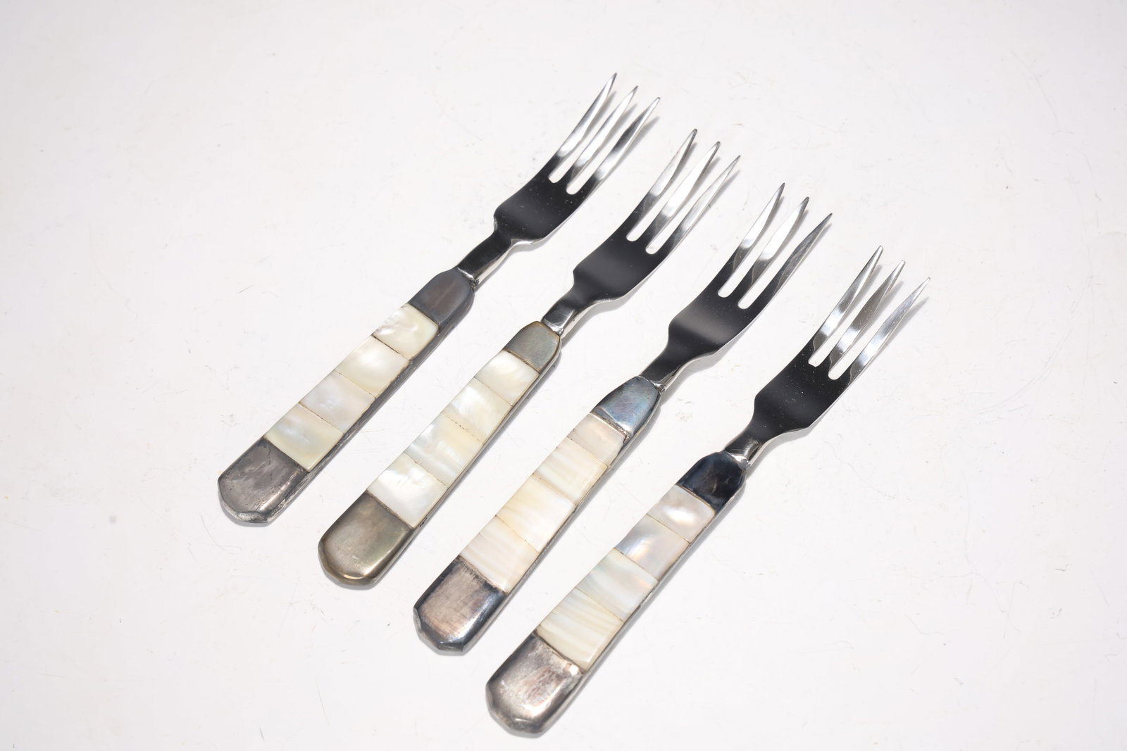 Towle Mother Of Pearl Flatware Set 4 Forks In Box - 5