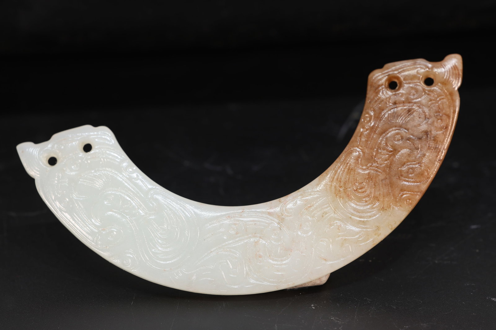Jade Carved Bird Pattern Huang: Jade Carved Bird Pattern Huang (11 x 5.5 x 0.4cm)