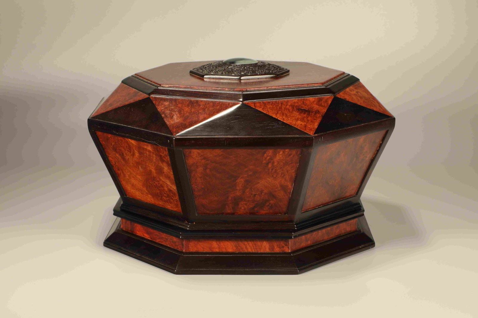 Red Sandalwood Inlaid Jadeite Carved Flower Pattern Lid Box: Red Sandalwood Inlaid Jadeite Carved Flower Pattern Lid Box (32 x 20cm)