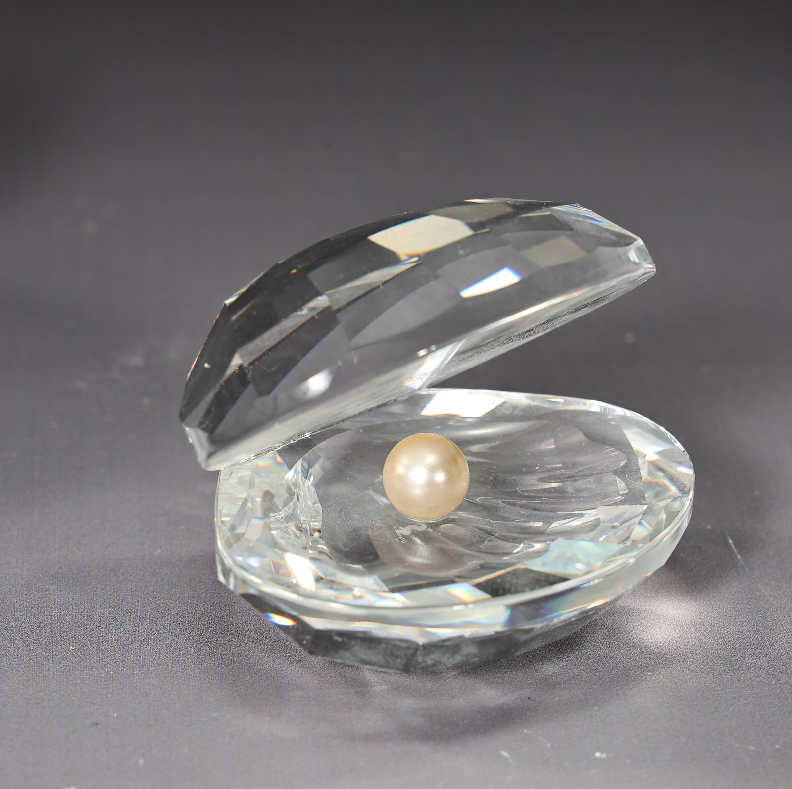 Swarovski Crystal Shell With Pearl, Frosted Glass Lily, Crystal Diamond - 2
