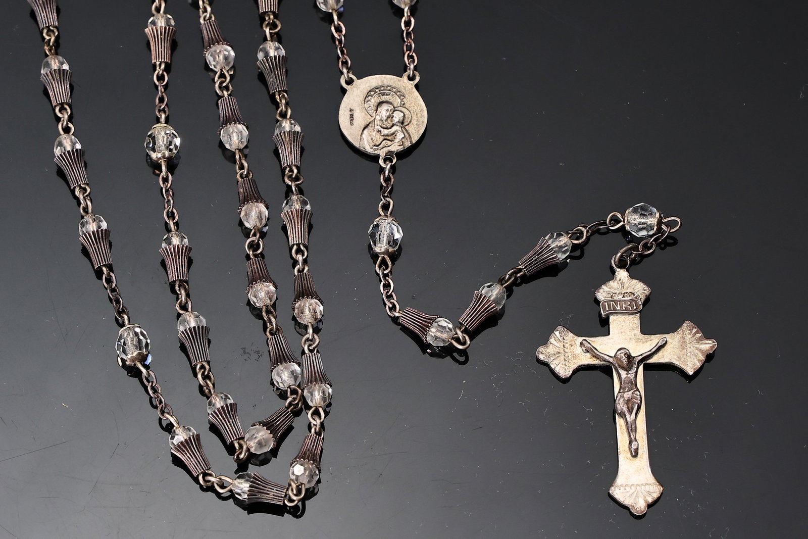 Crystal With Sterling Silver Crucifix And Center Necklace: Crystal With Sterling Silver Crucifix And Center Necklace (Chain: 53 cm long, Cross: 4 x 2 cm, Weight: 25.5 grams)