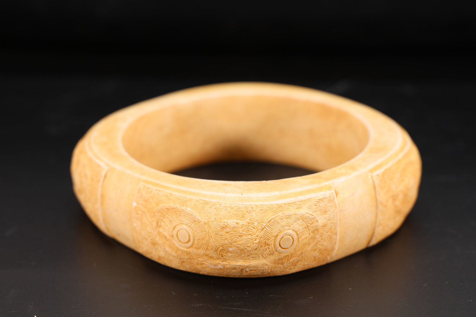 Liangzhu Jade Carved Beast Face Pattern Bangle: Liangzhu Jade Carved Beast Face Pattern Bangle (9 x 2.7cm)