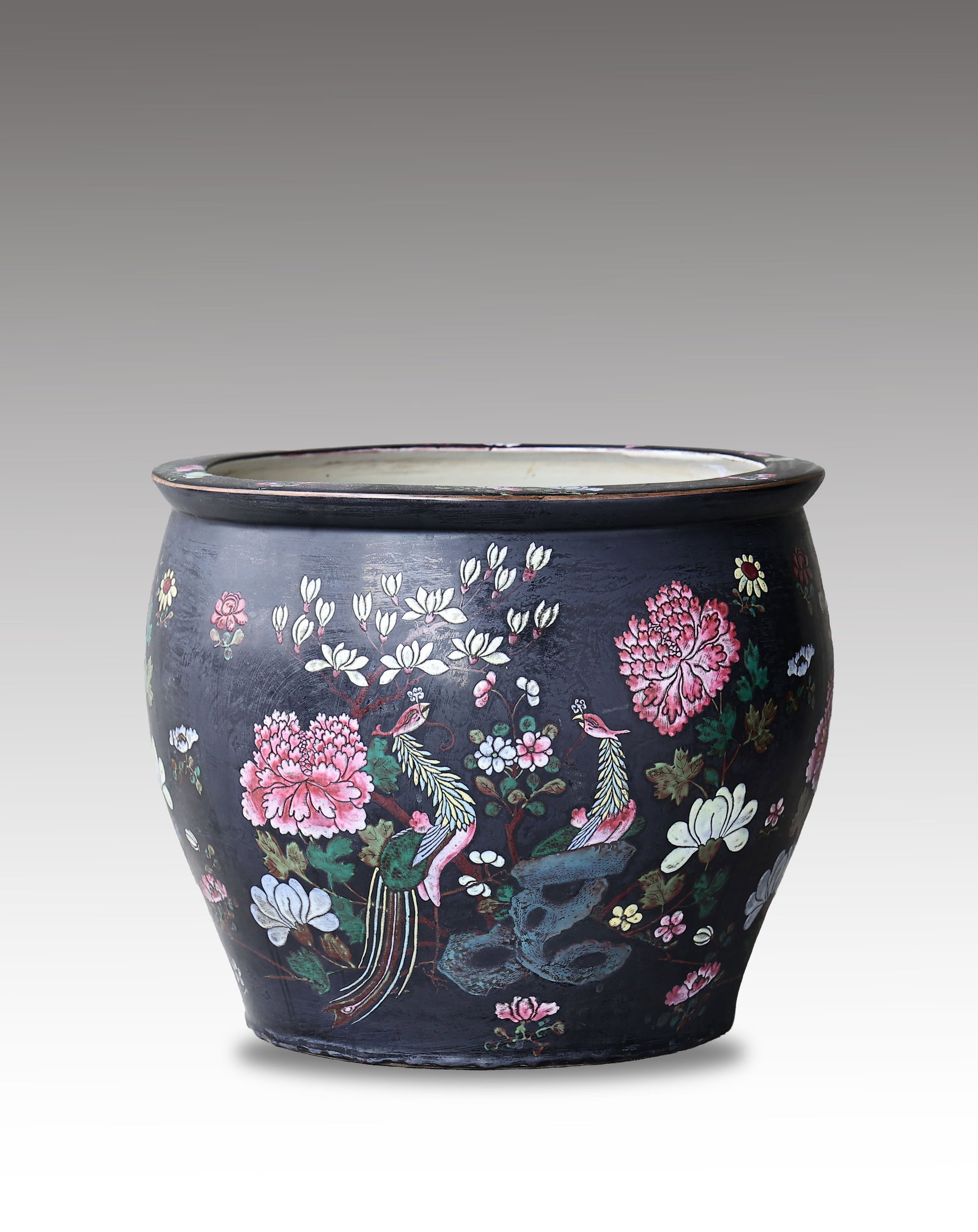 Large Chinese Famille Rose Porcelain Jardiniere With Floral Deco: Large Chinese Famille Rose Porcelain Jardiniere With Floral Deco (46 x 39 cm)