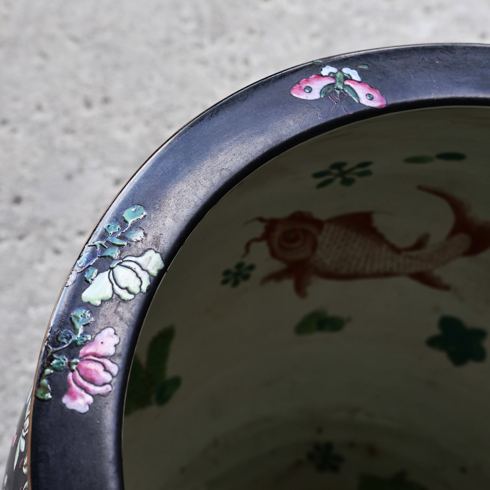 Large Chinese Famille Rose Porcelain Jardiniere With Floral Deco - 4