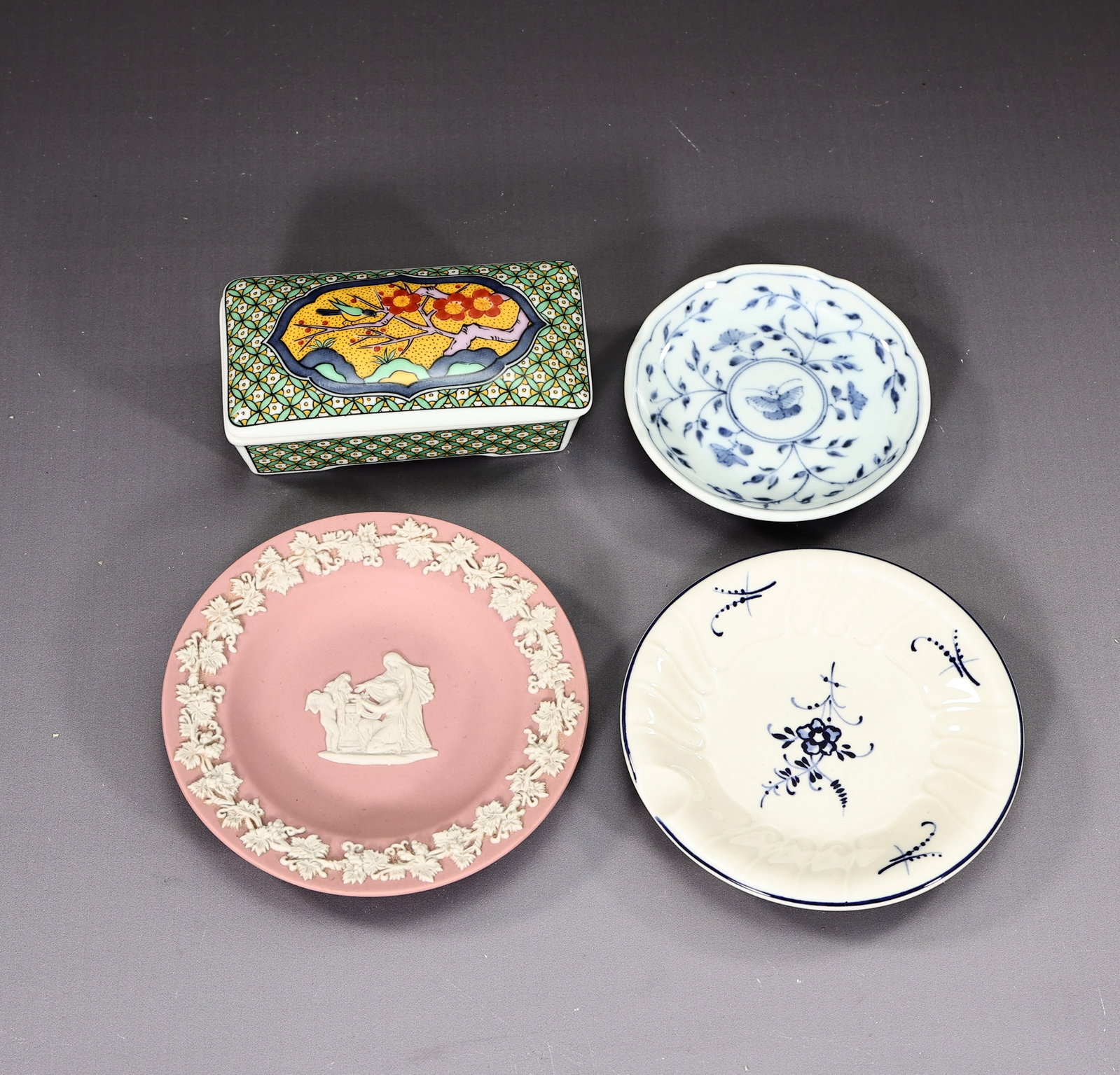 Four Porcelain Vanity Plates Trinket, Wedgewood, Villeroy & Boch, Japanese Match Box (1 of 6)