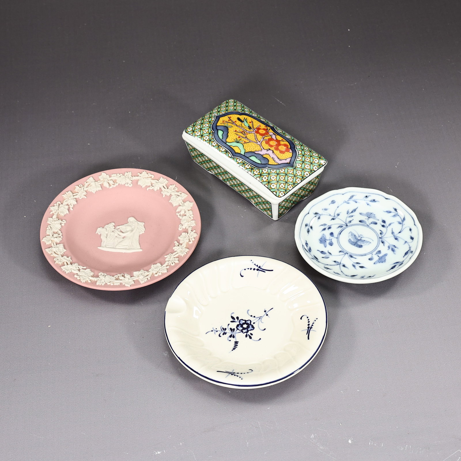 Four Porcelain Vanity Plates Trinket, Wedgewood, Villeroy & Boch, Japanese Match Box - 3