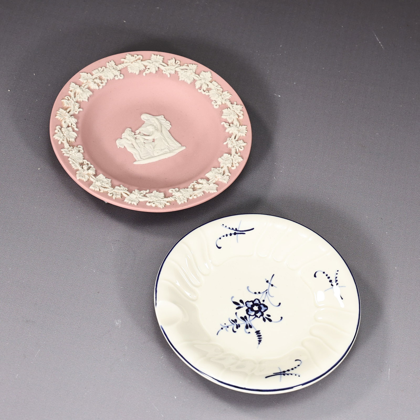 Four Porcelain Vanity Plates Trinket, Wedgewood, Villeroy & Boch, Japanese Match Box - 5