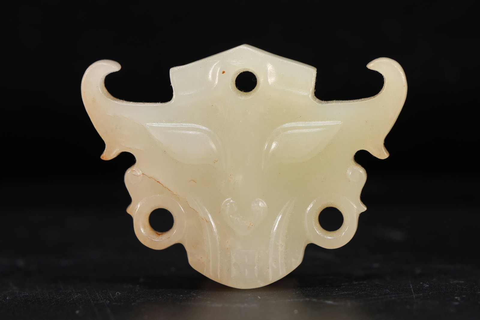 Jade Carved Beast Face Pattern Ornament: Jade Carved Beast Face Pattern Ornament (5.3 x 4 x 0.8cm)