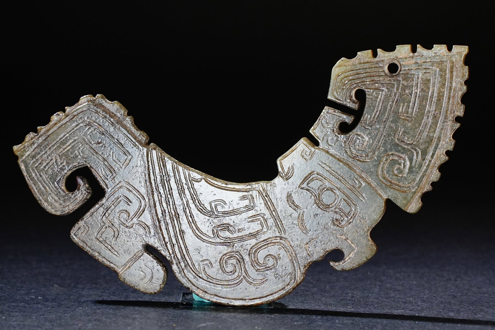 Jade Carved Phoenix Pattern Bi: Jade Carved Phoenix Pattern Bi (9 x 2.8 x 0.3cm)