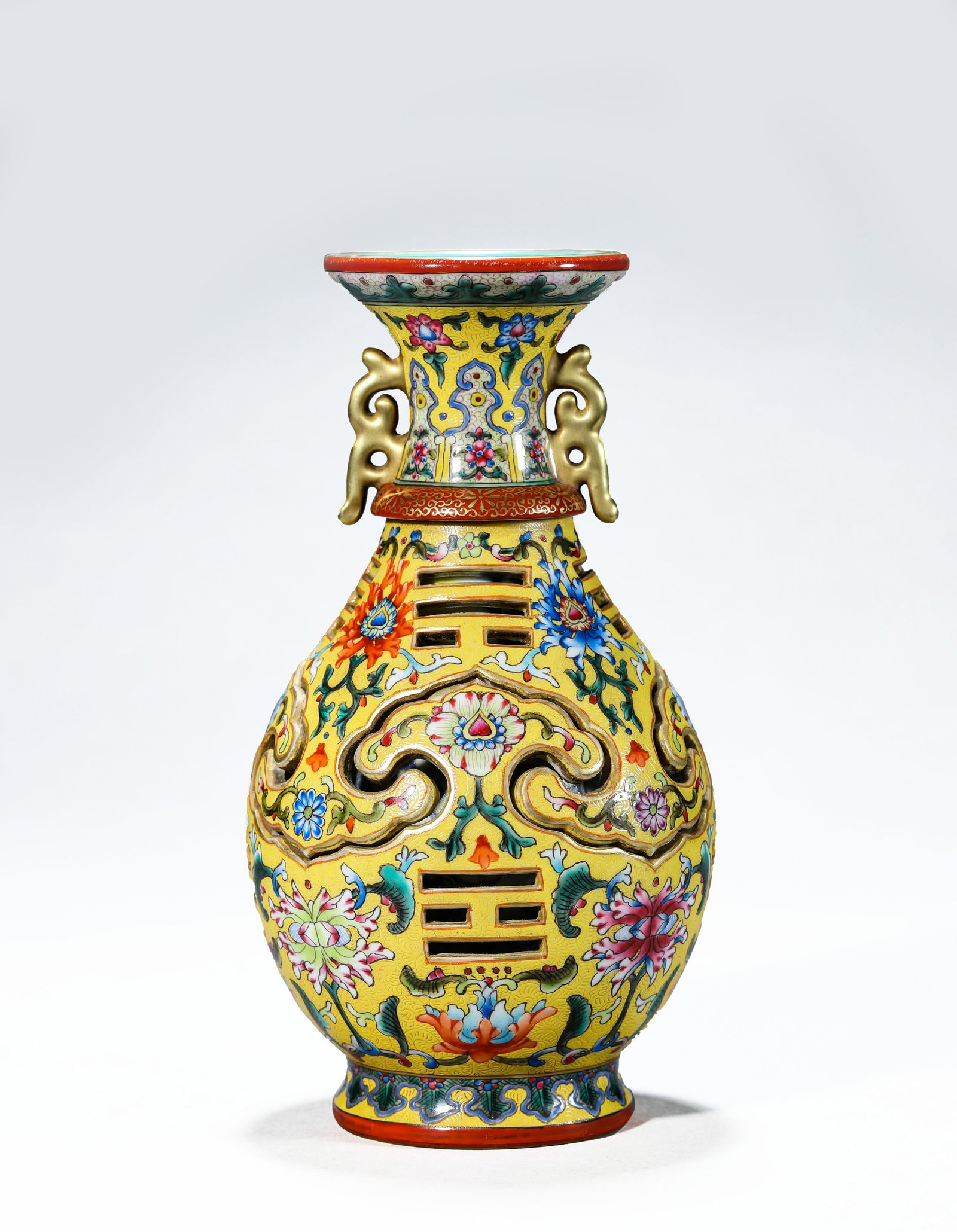 A FAMILLE-ROSE ‘FLORAL AND AUSPICIOUS EMBLEMS’ ‘REVOLVING’ VASE - 3