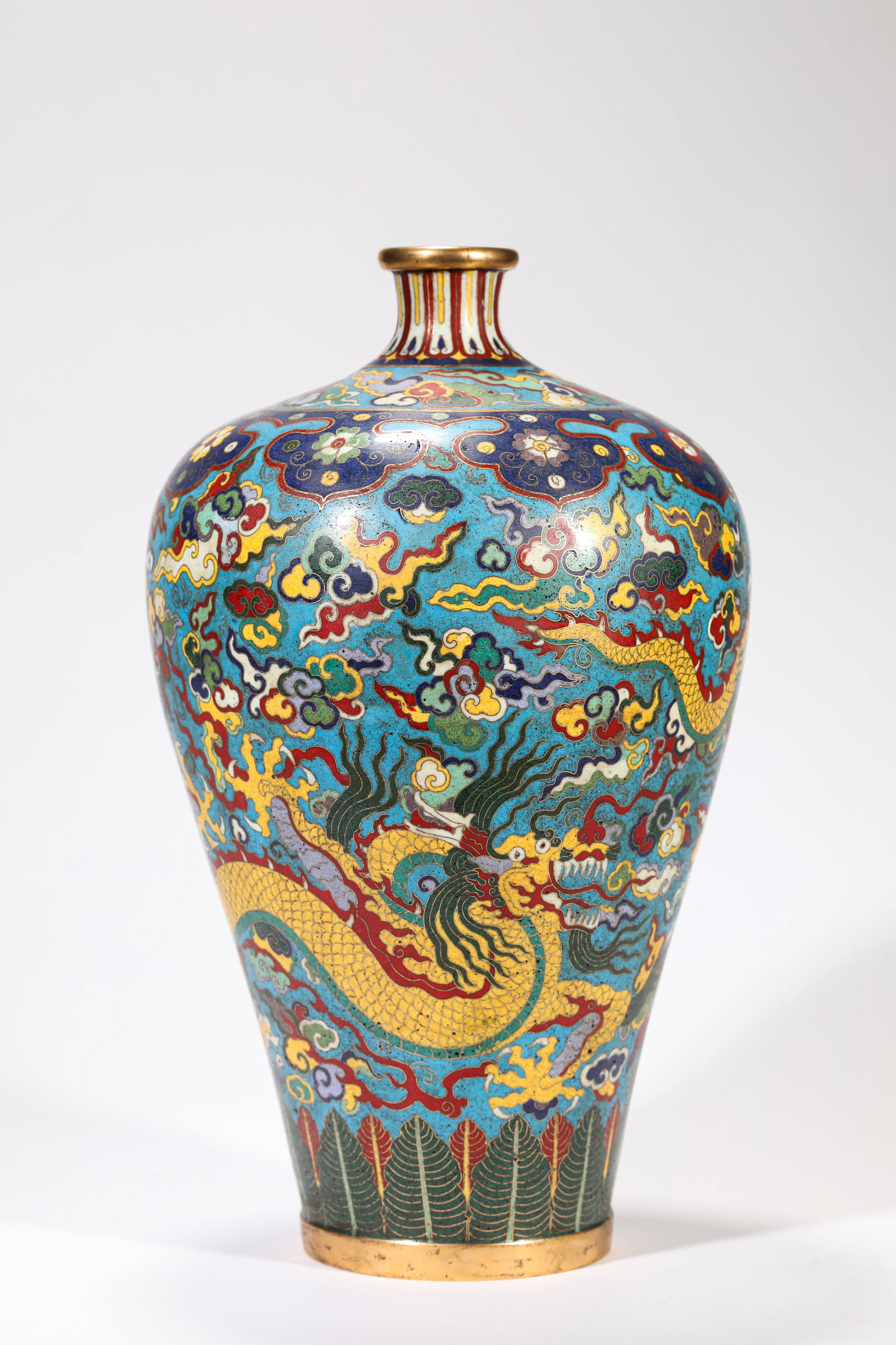 A PAIR OF CLOISONNé ENAMEL ‘DRAGON AND CLOUDS’ MEIPING - 11