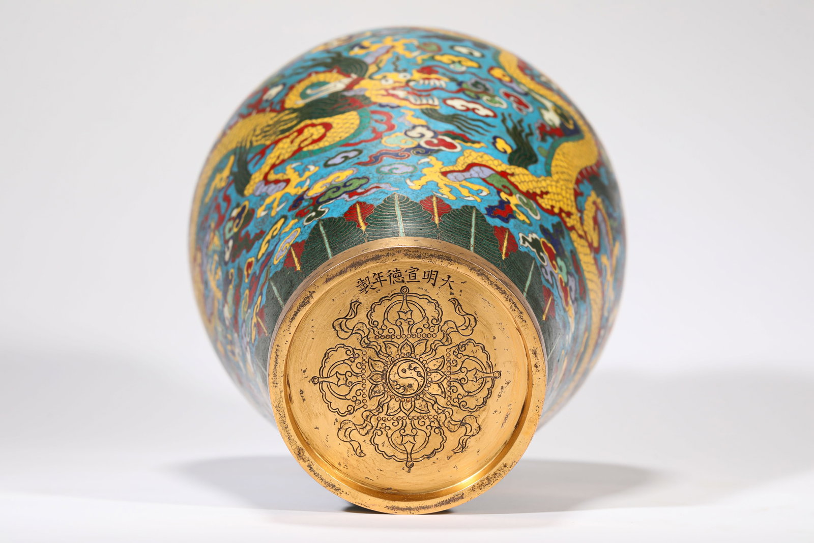 A PAIR OF CLOISONNé ENAMEL ‘DRAGON AND CLOUDS’ MEIPING - 13