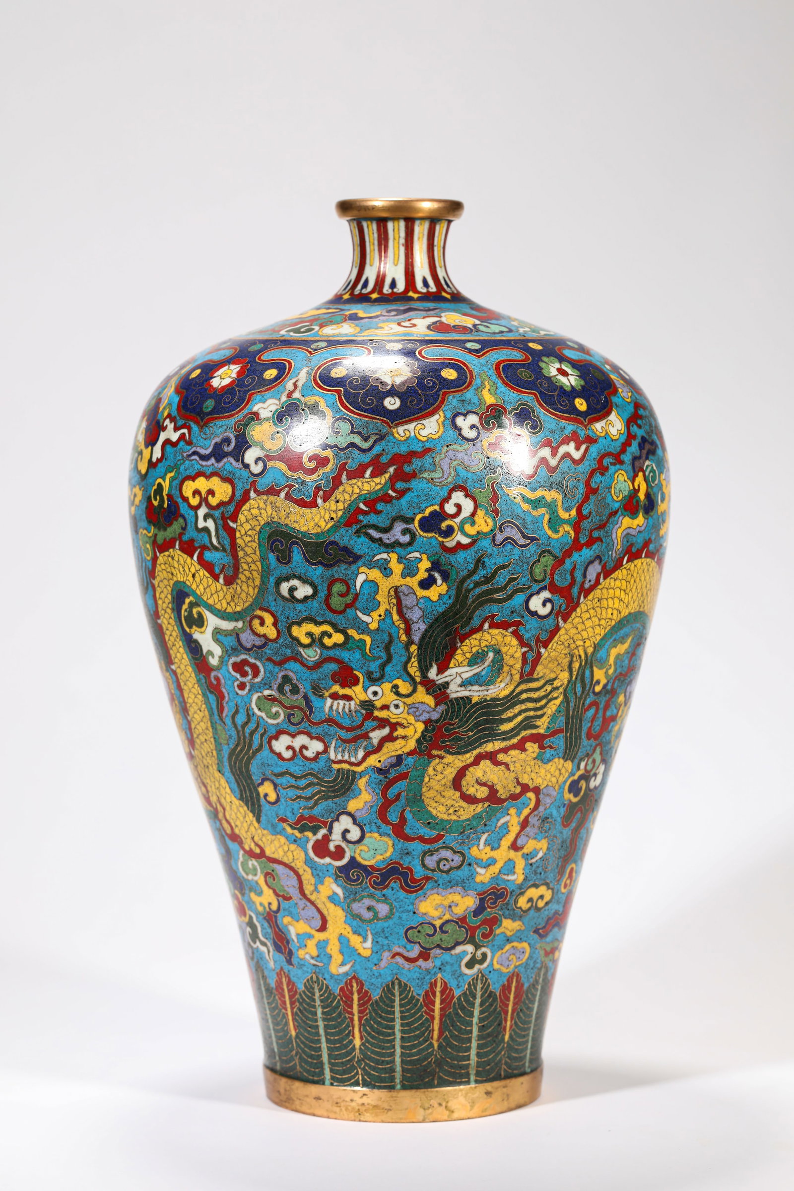 A PAIR OF CLOISONNé ENAMEL ‘DRAGON AND CLOUDS’ MEIPING - 2