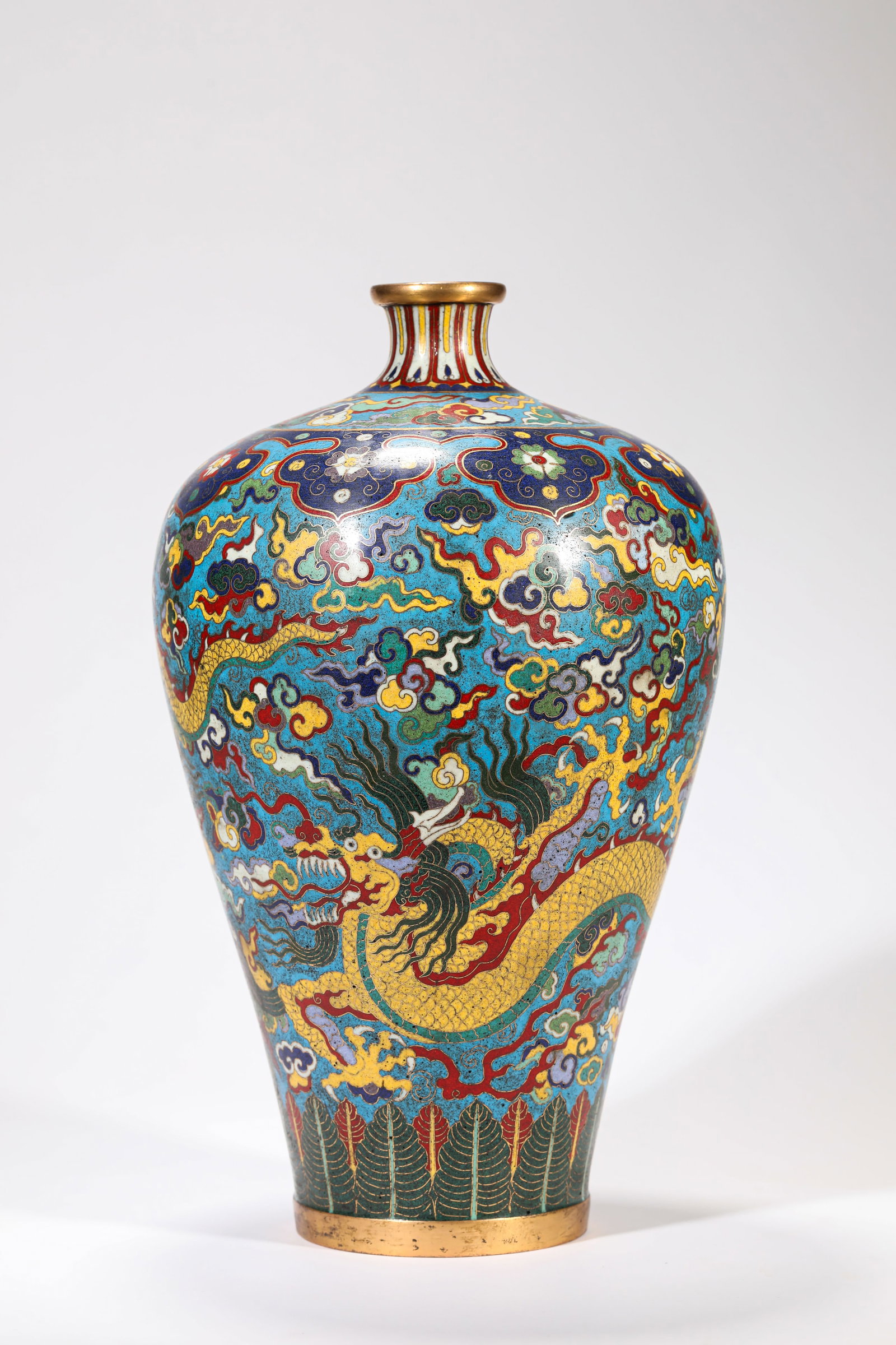 A PAIR OF CLOISONNé ENAMEL ‘DRAGON AND CLOUDS’ MEIPING - 5