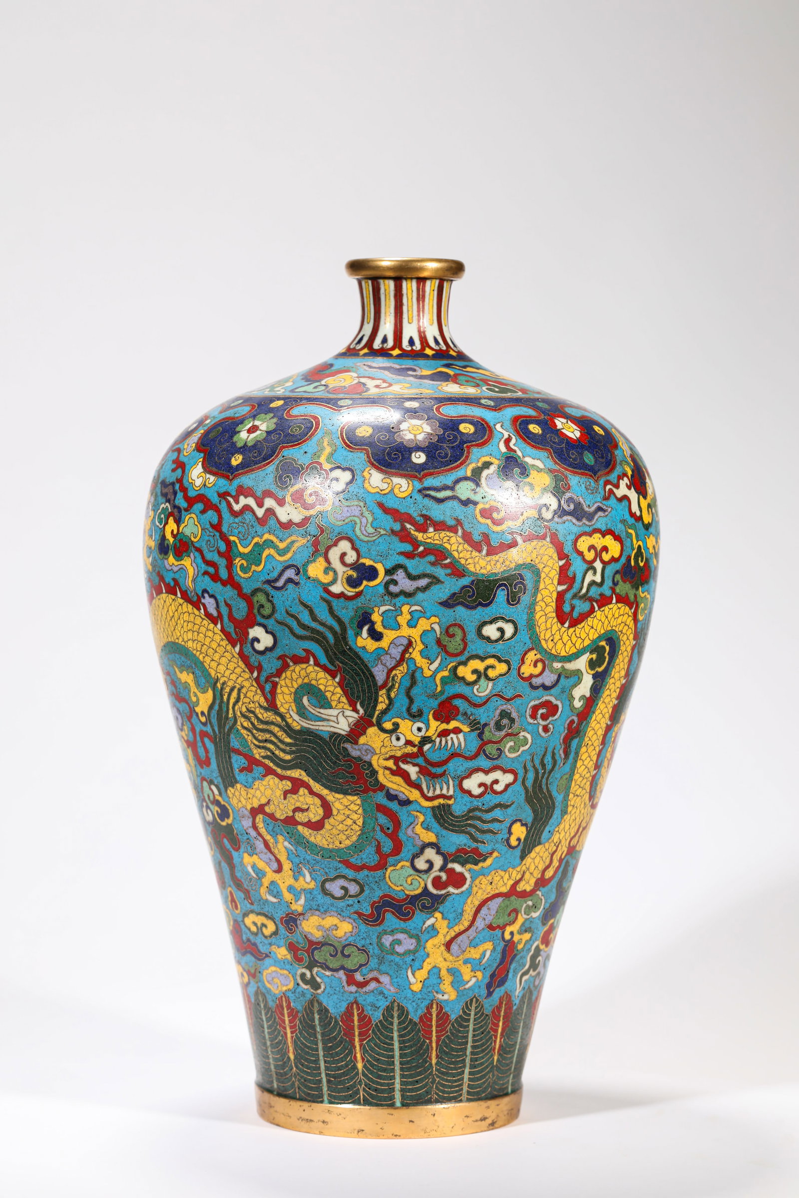 A PAIR OF CLOISONNé ENAMEL ‘DRAGON AND CLOUDS’ MEIPING - 8