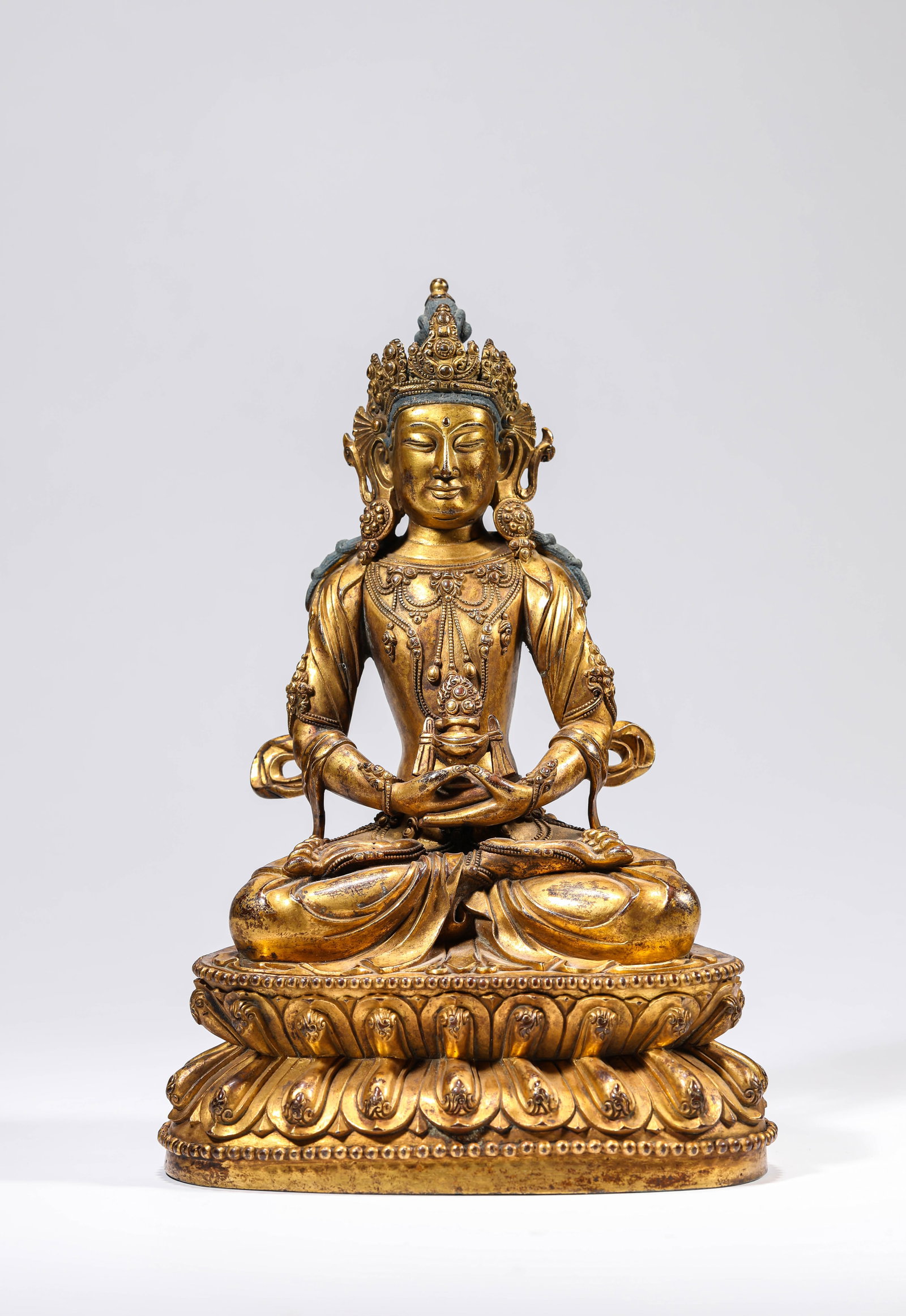 A GILT-BRONZE FIGURE OF AMITAYUS (1 of 8)
