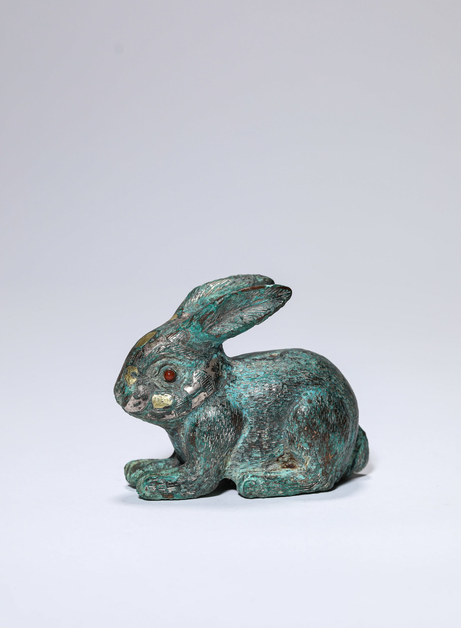 A GOLD AND SILVER-INLAID BRONZE HARE (1 of 5)