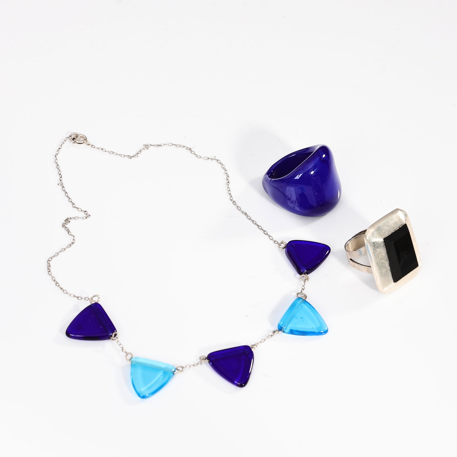 Sea Glass Cobalt Blue Sterling Silver Necklace And Sterling Silver Ring: Sea Glass Cobalt Blue Sterling Silver Necklace And Sterling Silver Ring (19 x 1.7 cm, Ring about 2.3 x 2.5 cm)