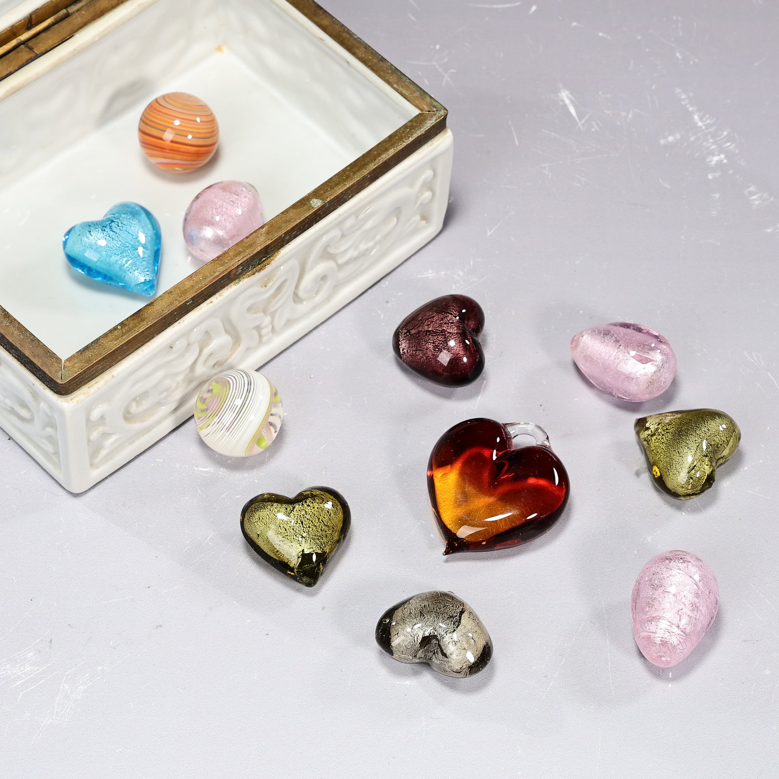 Vintage White Porcelain Trinket Box With Murano Glass Hearts And Balls - 2